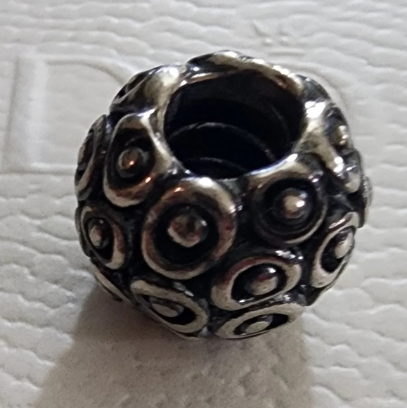 Pandora Celebration Charm - Picture 4 of 8